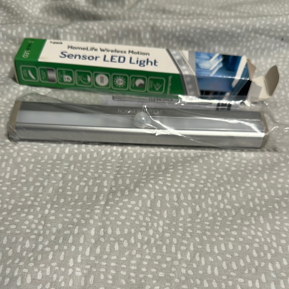 HomeLife Wireless Motion Sensor LED Light - Picture 6 of 7